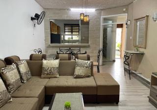Pereybere Beach Walk Apartment With Wifi & Parking - 1