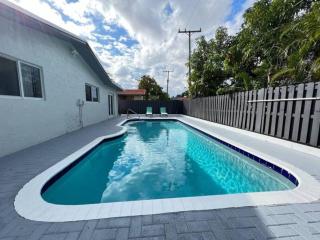 Fun Pool Home with ping pong near Beaches and Airport - 1