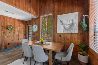 Jackson’s Urban Cabin Escape - 9