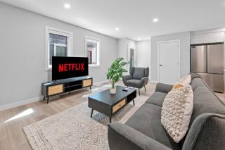 5BR Townhouse | 4 Ensuites | Near UofA, Whyte & DT - 0