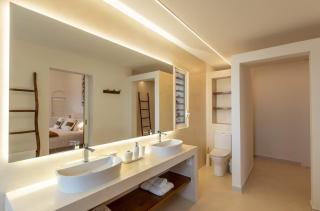 Designed to showcase breathtaking panoramic ocean views - 7