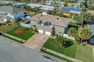Dreamy 3BR Dog Friendly - Balcony - 0