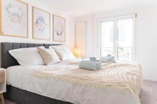 Beyond Cozy, Coastal Design, Balkon & Parkplatz - 7