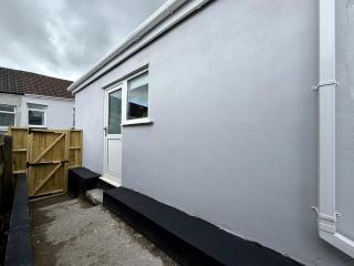 The Den- Cosy Studio - 5