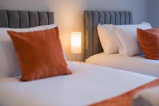 Comfortable 3-Bed Home - Free Parking - M6 Access - 6