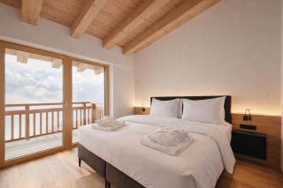 SKYLINE Chalet - Two-Level Penthouse with Private Whirlpool - 8