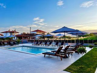 Calma Luxury Suites - 7