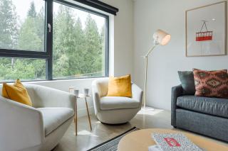 Le Refuge - Revelstoke Condo with Hot Tub - 9
