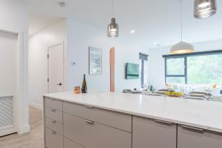 Le Refuge - Revelstoke Condo with Hot Tub - 3
