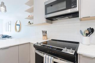 Le Refuge - Revelstoke Condo with Hot Tub - 1