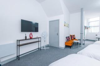 Private Modern Studio Flat - 5