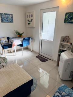 Laniakea small apartment in the house in Risan - 3