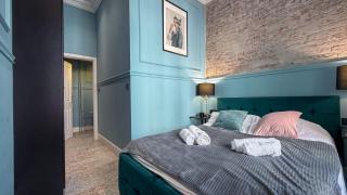 Historic Old Town Loft - Exposed Brick & Free Parking - 5