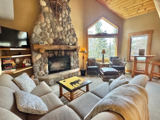 Large 5BR Ski-In/Ski-Out | Sauna | Sleeps 12 - 9