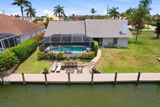 Your Personal Waterfront Paradise Awaits - 7