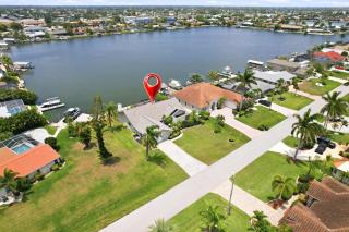 Your Personal Waterfront Paradise Awaits - 5