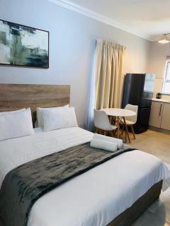 Waterford Apartments- 1 bed en-suite - 7