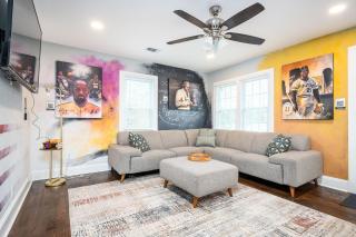 Luxury Sports Art Gallery - 15 mins to ATL Battery - 9