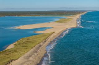 Luxe Chilmark EstatePool, BBQ & Pvt Quansoo Beach - 4