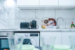 Entire Place - Central MCR Studio Flat - Sleeps 3 - 6