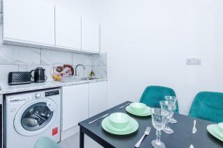 Entire Place - Central MCR Studio Flat - Sleeps 3 - 3