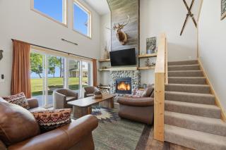 Fairway Views, Near Mille Lacs, Private Deck home - 0