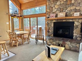 3BR Ski-In/Ski-Out Townhome | In-Unit Sauna - 8