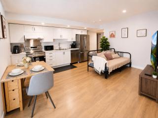 Cozy South Surrey 2 beds suite - 9