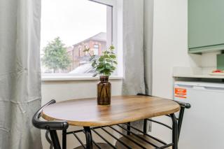 Well-Located 1-Bed Apartment Cardiff University - 2
