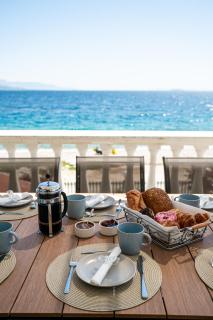 Sea Pearl - Luxury Beachfront Maisonette - 9