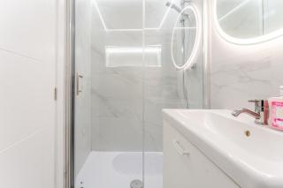 Modern 1-Bed Flat on Cathays Terrace with Garden - 4
