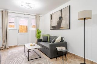 Modern 1-Bed Flat on Cathays Terrace with Garden - 3