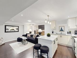 Luxury 2BR Suite Stylish Stay with 2 Free Parking - 9