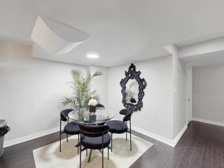 Luxury 2BR Suite Stylish Stay with 2 Free Parking - 3