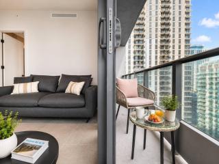 Luxury 2BR Sky Retreat Best Miami Bay Views - 4