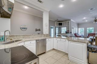 Lakefront Family Home w/ Private Pool in Willis - 1
