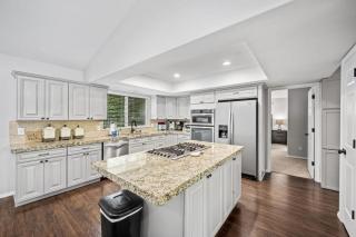 Cedar Falls Retreat - Quiet Neighborhood with Beach Access - 7