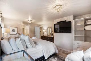 Shoreline Retreat - Luxury Home in Sanders Beach - 4