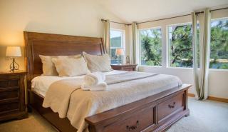 Liberty Lodge - Waterfront Home with Beds for 20 - 3
