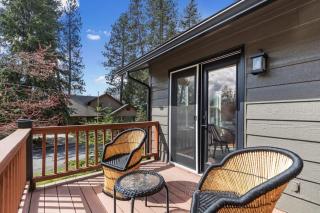 Shoreline Retreat - Luxury Home in Sanders Beach - 0