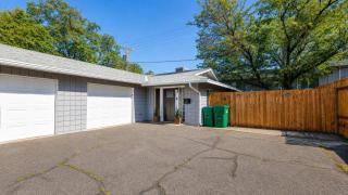 Walk to Virginia Lake - Fenced Yard - 2BR - 1