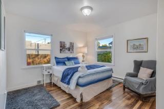 Front Ave Charmer - Blocks from Sanders Beach - 8