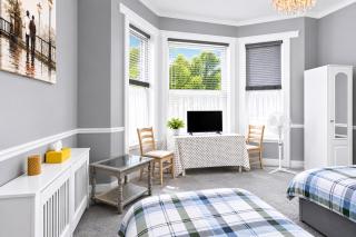 Spacious two bedroom flat in Lansdowne - 3