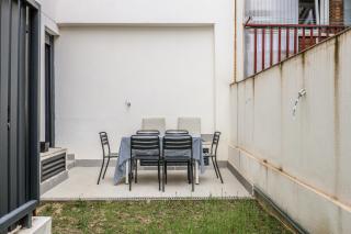 Spacious Home with Private Garden and Parking - 9