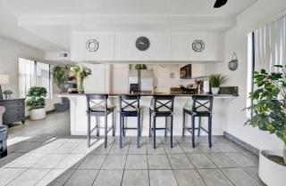 303 - 35th St A - Value 3bdr, 3 blocks to the Beach home - 2