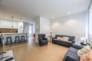 Spacious Home with Private Garden and Parking - 6