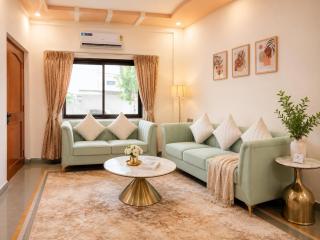 Home Escape Rosewood 3BHK 12 Minute From Mahakal Temple - 3