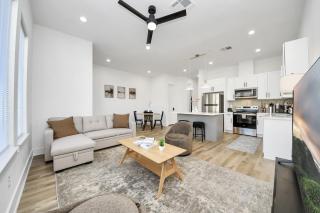 New Build Luxury Retreat Home that Sleeps 7 near NRG and Medical Center - 1