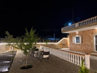 House with Huge Terrace&Mountain View near Beaches - 7