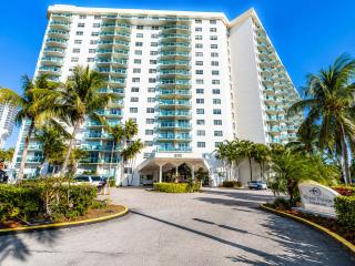 Sunny Isles Beach Oceanfront, pool and free parking - 9